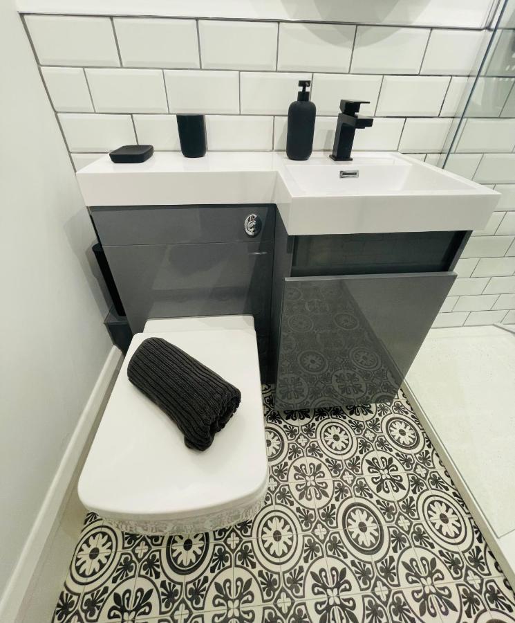 شقة East Preston  في Stone'S Throw, 1 Bed Self-Contained Studio المظهر الخارجي الصورة